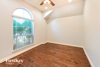 18631 Minden Oaks Dr in Spring, TX - Foto de edificio - Building Photo