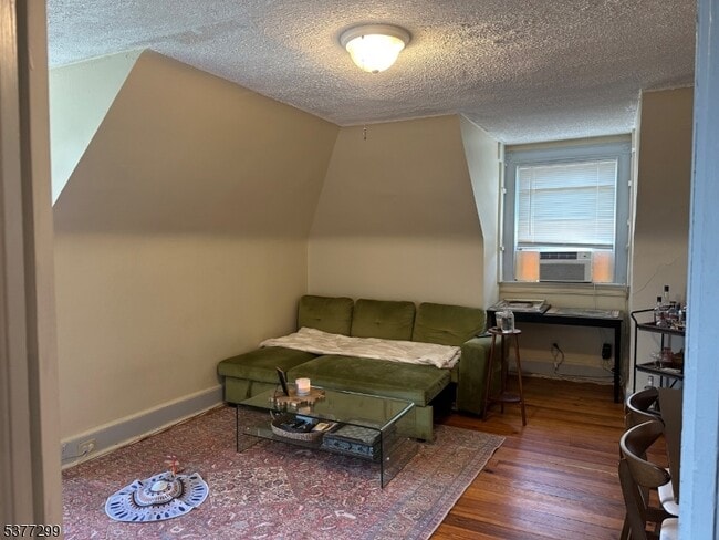 98 Elm St in Montclair, NJ - Building Photo - Building Photo