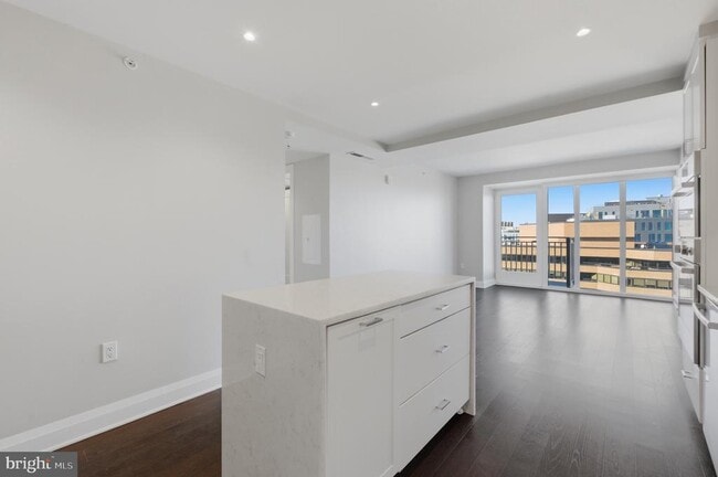 property at 925 N Fairfax St