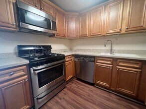 1426 Ellisville Ln in Schaumburg, IL - Building Photo - Building Photo