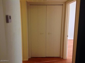 2049 W Hayward Ave-Unit -10 in Phoenix, AZ - Foto de edificio - Building Photo