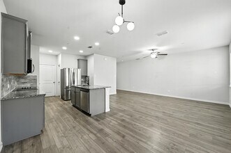 1102 Bowie Dr in Lewisville, TX - Building Photo - Building Photo