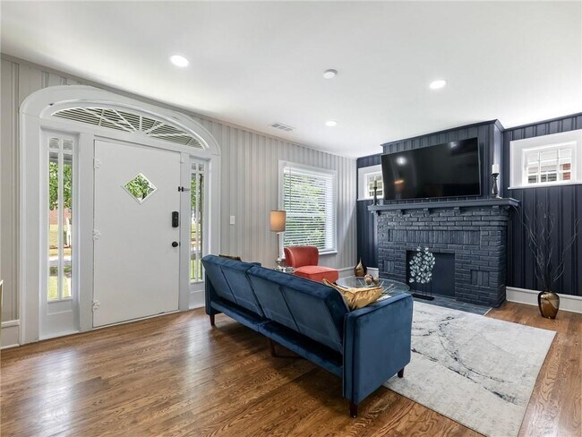 1054 Katherwood Dr SW in Atlanta, GA - Building Photo - Building Photo