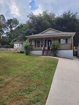 2013 Paris Rd in Knoxville, TN - Building Photo