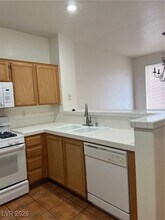 10201 Deerfield Beach Ave in Las Vegas, NV - Building Photo - Building Photo