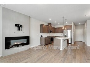 8037 SE Engelmann St in Hillsboro, OR - Building Photo - Building Photo
