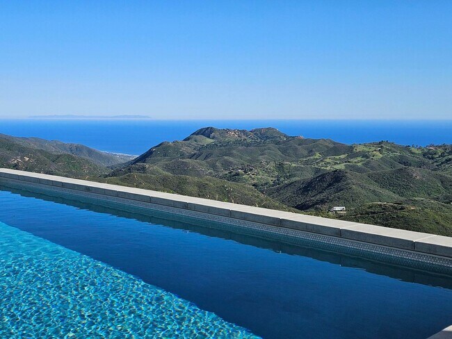 33065 Mulholland Hwy in Malibu, CA - Building Photo - Building Photo