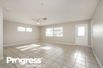 344 Crestwood Ave in Lehigh Acres, FL - Building Photo - Building Photo