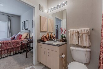 Grand Estates at Kessler Park in Dallas, TX - Building Photo - Building Photo