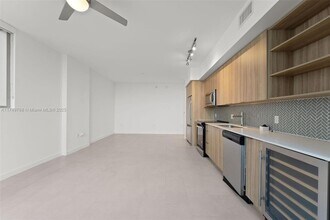 2150 N Bayshore Dr, Unit 202 in Miami, FL - Building Photo - Building Photo