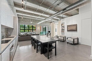 1749 NE Miami Ct, Unit 316 in Miami, FL - Building Photo