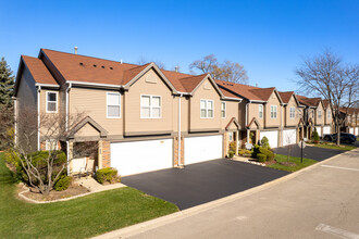 Whispering Oaks in Palatine, IL - Building Photo - Building Photo