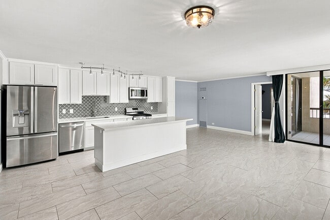 property at 2215 Aloha Dr