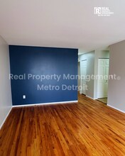 22108 Dante St, Unit #115 in Oak Park, MI - Building Photo - Building Photo