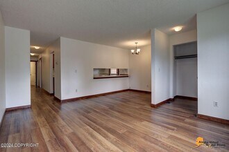 3721 Gardner St in Anchorage, AK - Foto de edificio - Building Photo