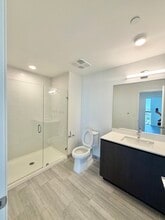 2000 N Bayshore Dr, Unit 2006 in Miami, FL - Building Photo - Building Photo