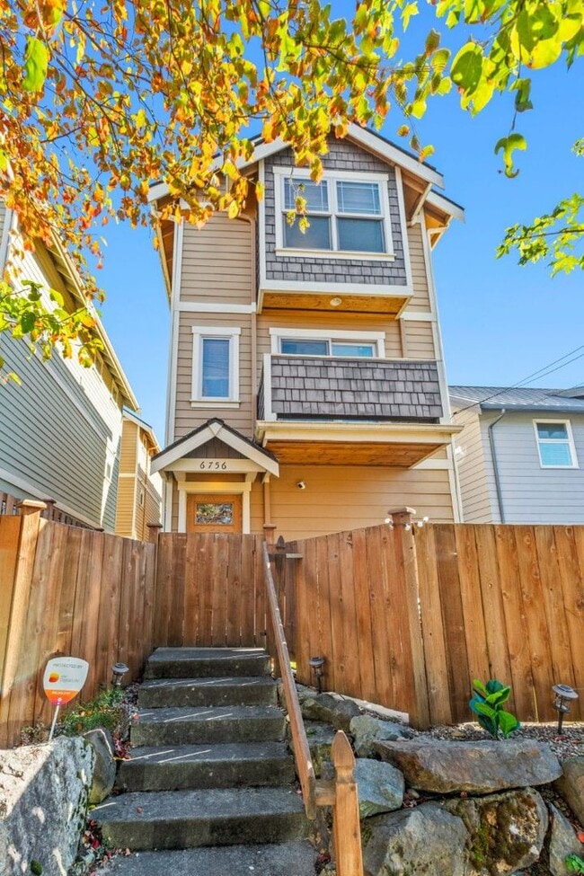 6756 7th Ave NW in Seattle, WA - Building Photo - Building Photo