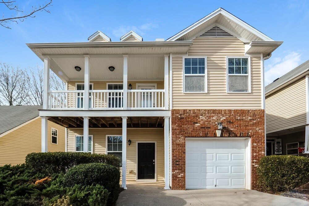 202 Oconee Way in Canton, GA - Foto de edificio