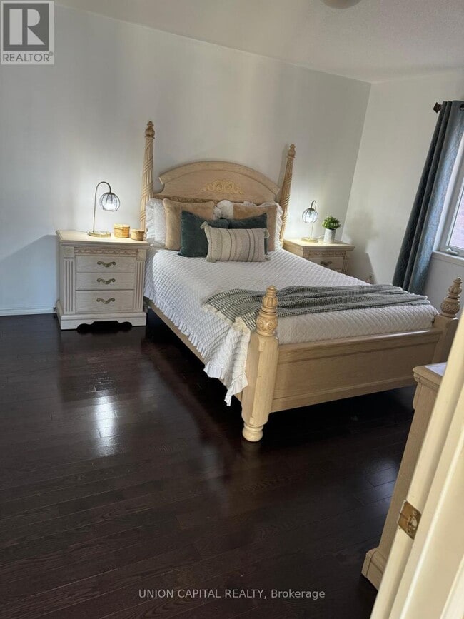 21 Denbury Ct in Whitby, ON - Building Photo - Building Photo