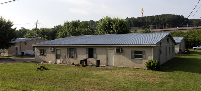 2049-2059 Monroe St in Sweetwater, TN - Building Photo - Building Photo