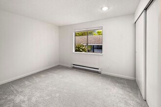 2604 S 226th St, Unit Misty Woods in Des Moines, WA - Building Photo - Building Photo