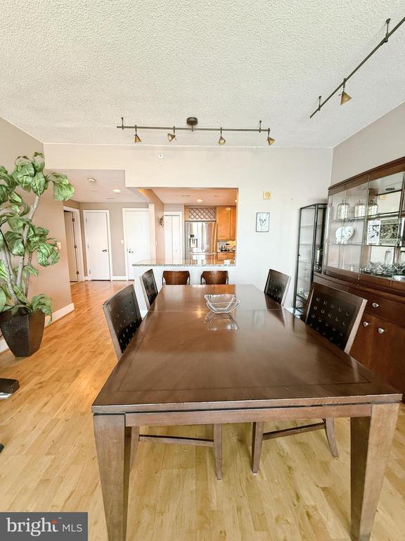 717 S Christopher Columbus Blvd