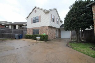 2872 Harbinger Ln in Dallas, TX - Building Photo