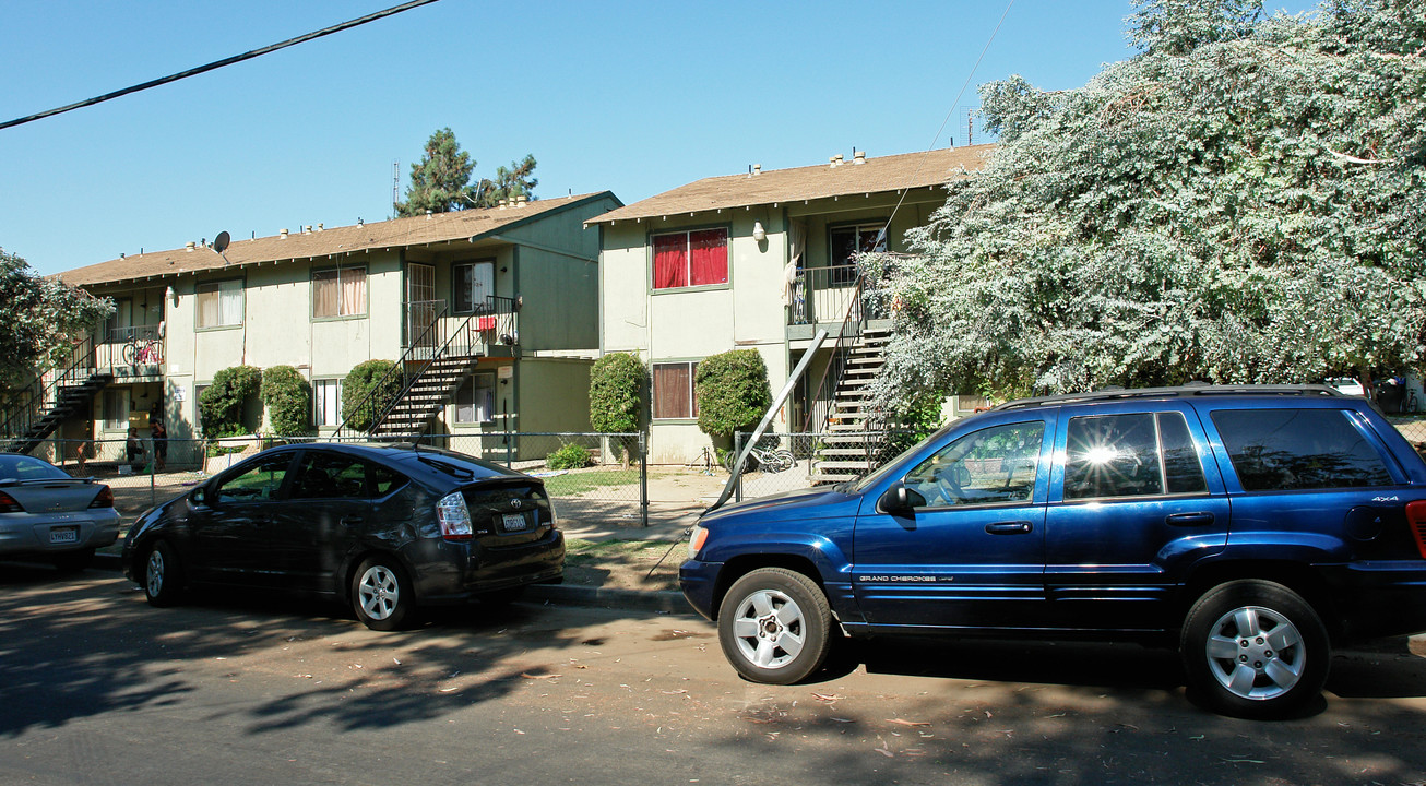 555 N 2nd St in Fresno, CA - Building Photo