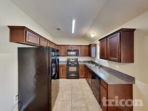 8405 Weeping Cherry Ln in Fort Worth, TX - Foto de edificio - Building Photo