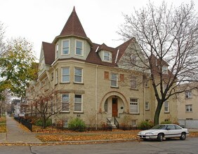 731 E Pleasant St in Milwaukee, WI - Building Photo - Building Photo