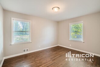 3581 S Sherwood Rd SE in Smyrna, GA - Building Photo - Building Photo