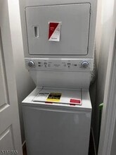 339 Valley Brook Ave, Unit 1E in Lyndhurst, NJ - Building Photo - Building Photo