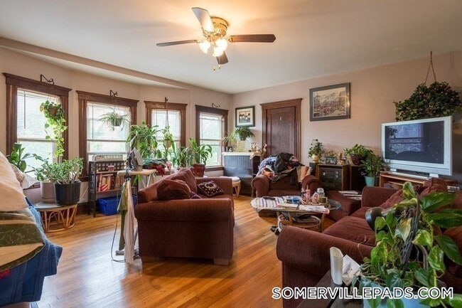 39 Thurston St in Somerville, MA - Building Photo - Building Photo