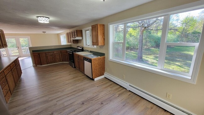 429 Davisville Rd in North Kingstown, RI - Foto de edificio - Building Photo