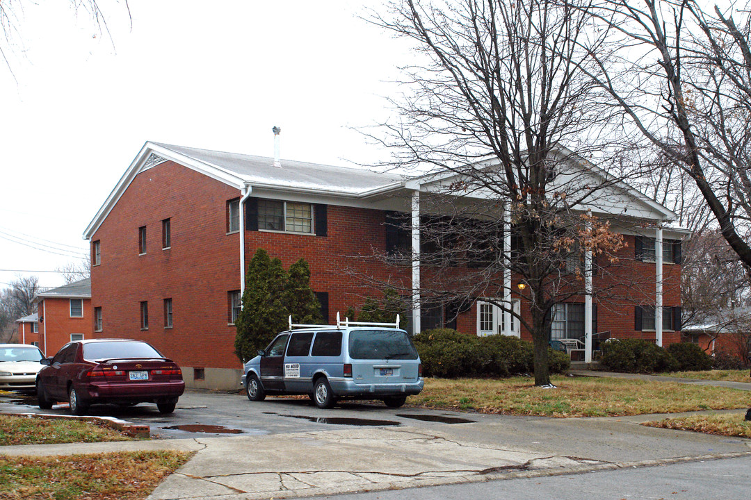 2301 Heather Ln in Louisville, KY - Building Photo