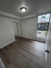 423 E 82nd St in Los Angeles, CA - Building Photo - Building Photo
