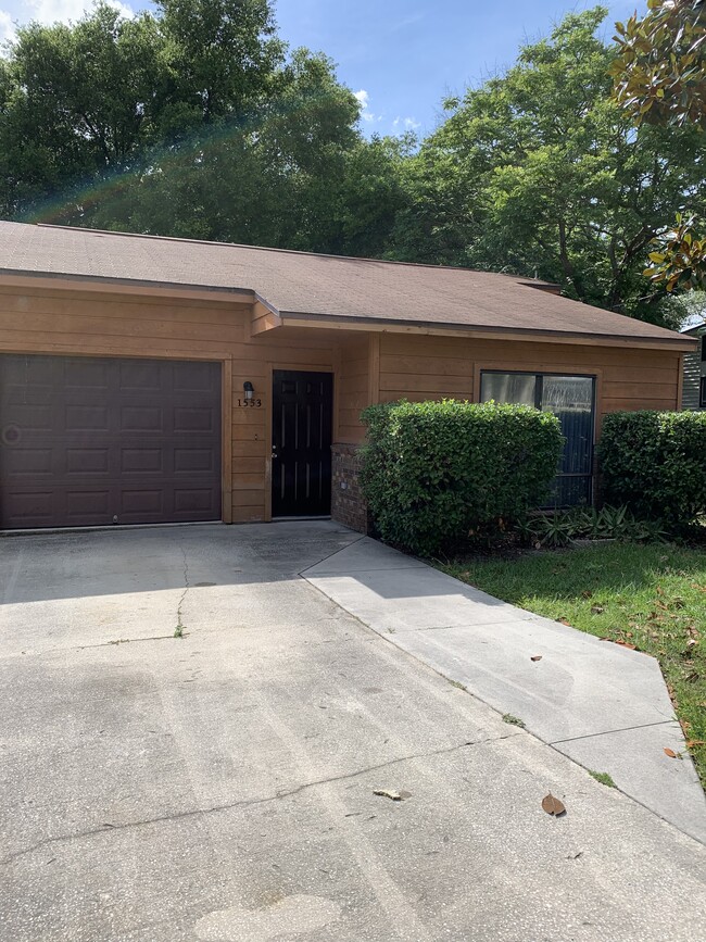 property at 1553 S Elsasser St
