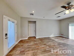 3321 Buttonwood Ave in Deltona, FL - Foto de edificio - Building Photo