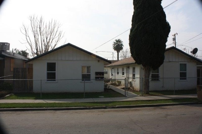 113 Hughes Ave in Bakersfield, CA - Foto de edificio - Building Photo