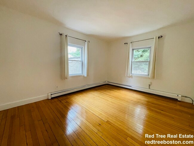 20 Shanley St, Unit 1 in Boston, MA - Foto de edificio - Building Photo