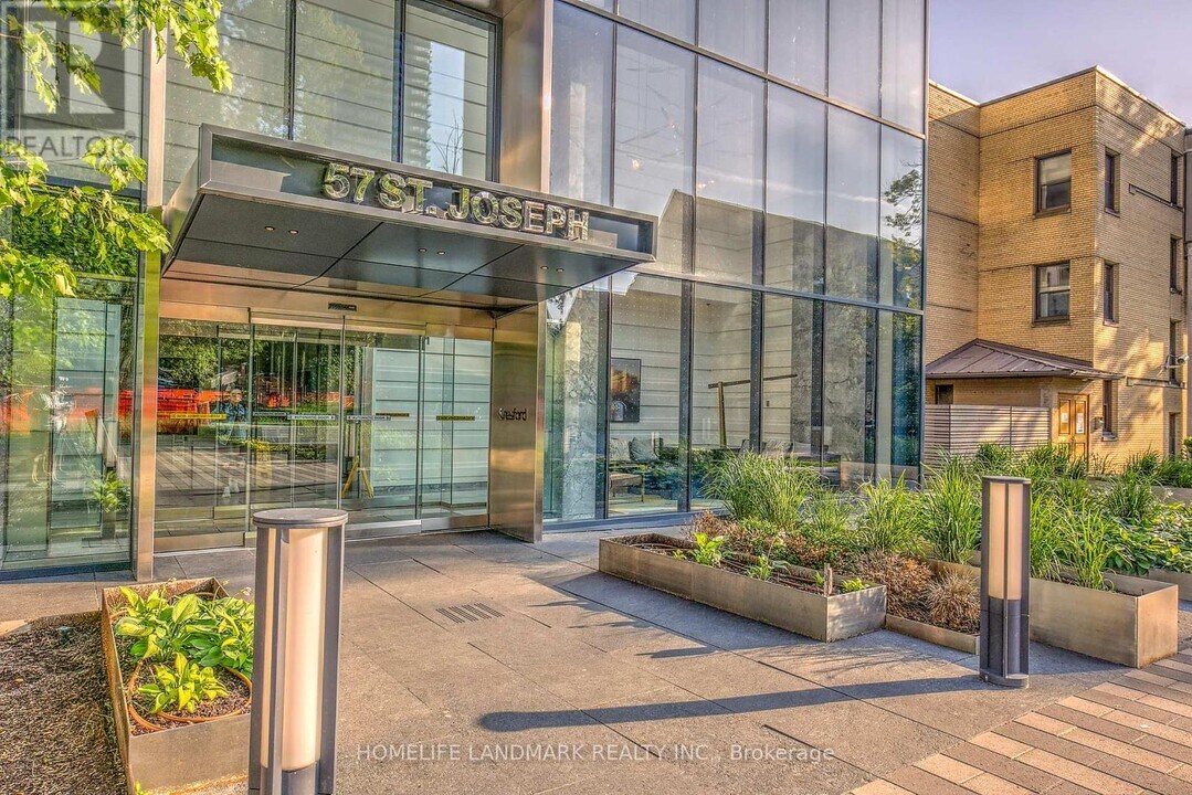 57-557 St Joseph St in Toronto, ON - Building Photo