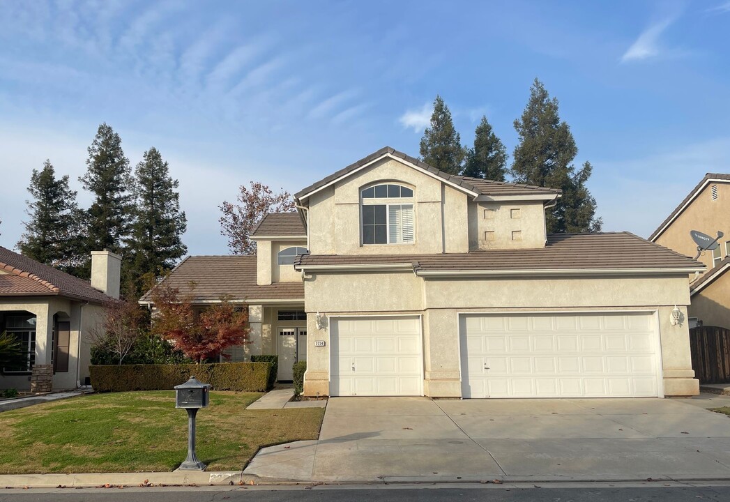 2224 E Serena Ave in Fresno, CA - Building Photo
