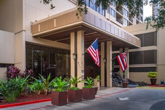 Chateau Waikiki in Honolulu, HI - Building Photo - Building Photo