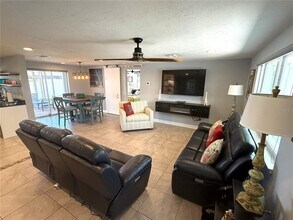 6841 Roxbury Dr in Sarasota, FL - Building Photo - Building Photo