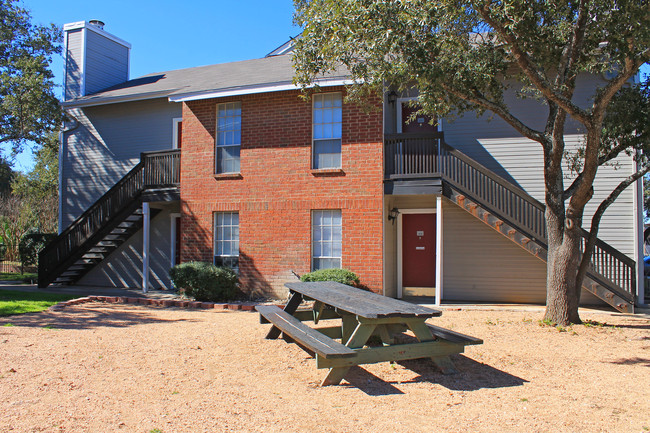 OakRidge Apartment Homes in San Antonio, TX - Building Photo - Building Photo