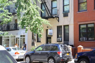235 W 15th St in New York, NY - Building Photo - Building Photo