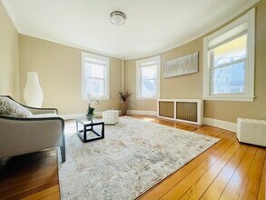80 Central Ave, Unit 1 in Newton, MA - Building Photo - Building Photo