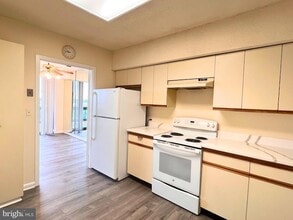 5505 Seminary Rd in Falls Church, VA - Building Photo - Building Photo
