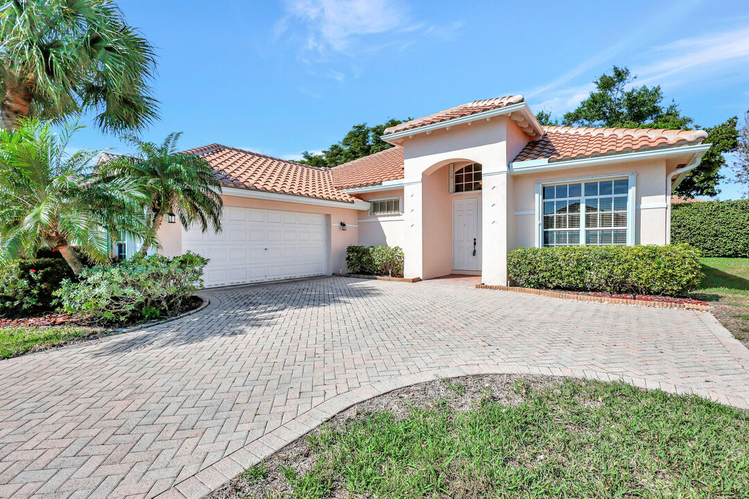 6594 Jog Palm Dr in Boynton Beach, FL - Foto de edificio