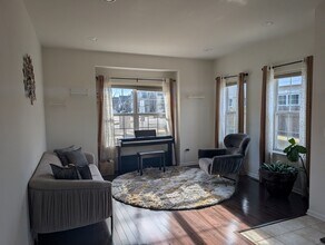 60 Andrews Way in Piscataway, NJ - Building Photo - Building Photo